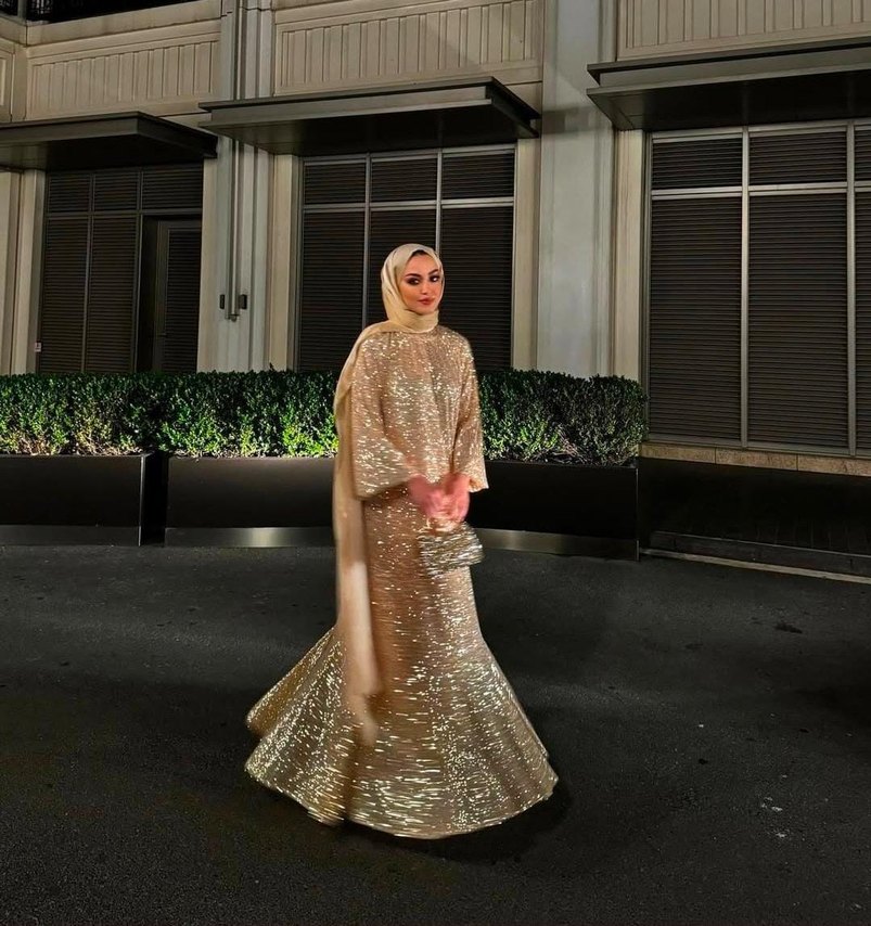 Parlak Altın Renkli Uzun Kollu Drapeli Kadın Abiye - Görsel 3