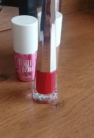 rihanna fenty beauty.