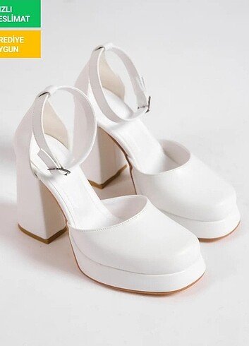 Diğer Beyaz topuklu kadın ayakkabısı. Mezuniyet. Düğün 