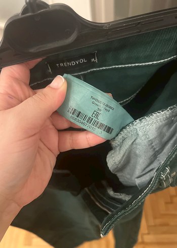 Yeşil Parlak Bol Kesim Denim Kadın Pantolon - Görsel 5