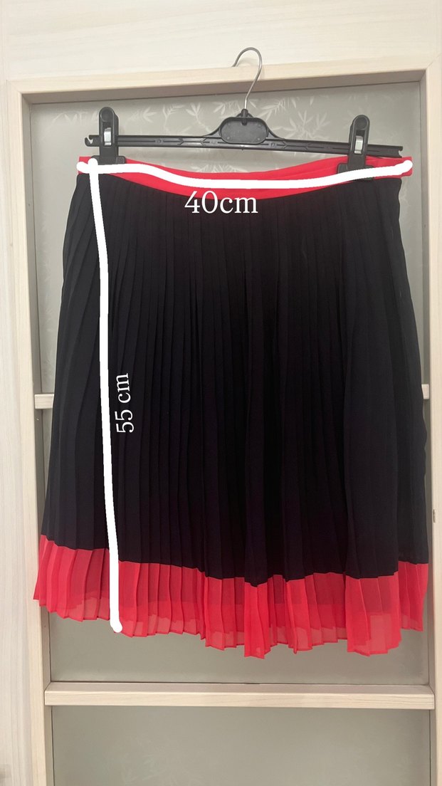 Kırmızı Detaylı Siyah Piliseli Midi Etek - Görsel 3