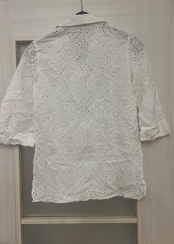 Nakışlı V Yaka Düğmeli Beyaz Kadın Gömlek - Görsel 3