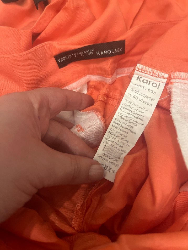 Kırmızı Düğmeli Midi Kadın Kumaş Pantolon - Görsel 3