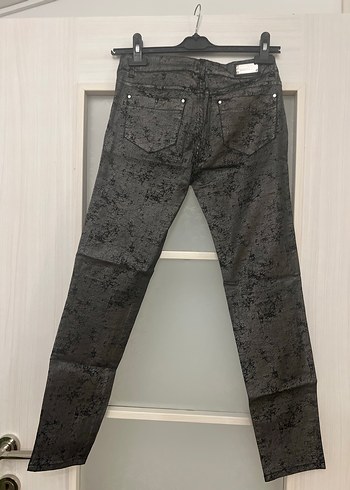 Gri Baskılı Kadın Dar Kesim Midi Kot Pantolon - Görsel 4