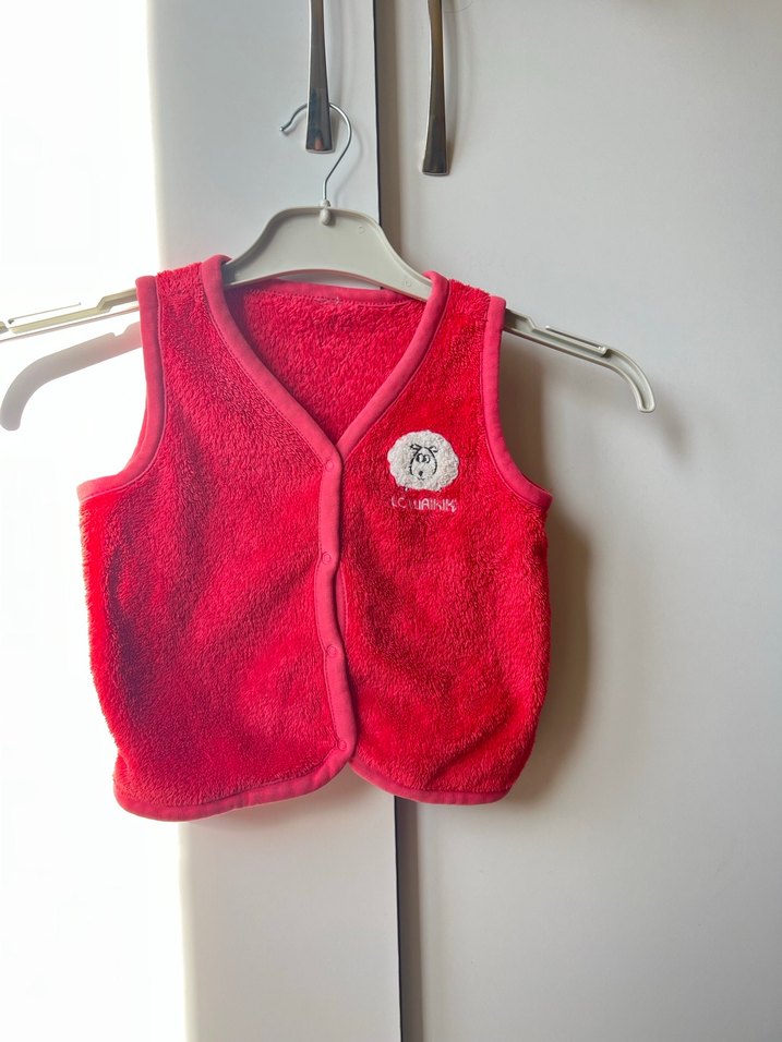 Kız Çocuk Düğmeli Kırmızı Polar Yelek - Görsel 2