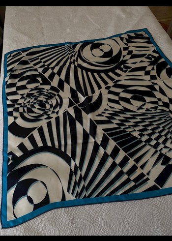 Mavi Kenarlı Kadın eşarp - Görsel 4