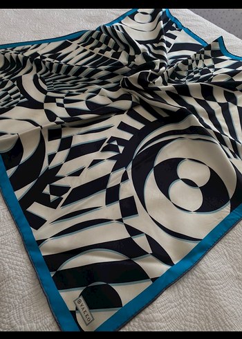 Mavi Kenarlı Kadın eşarp - Görsel 3