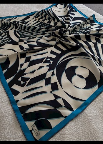 Mavi Kenarlı Kadın eşarp - Görsel 2