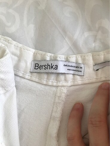 34 Beden Bershka şort