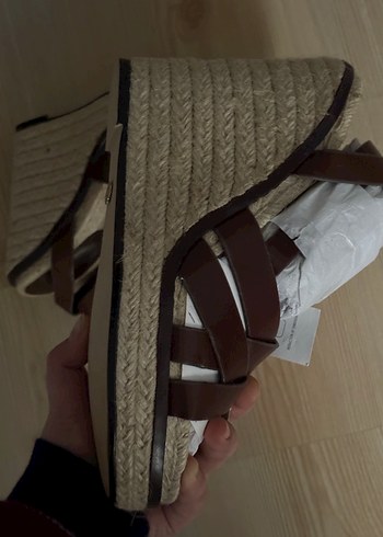 Kahverengi Deri Tokalı Dolgu Topuklu Kadın Ayakkabı - Görsel 3