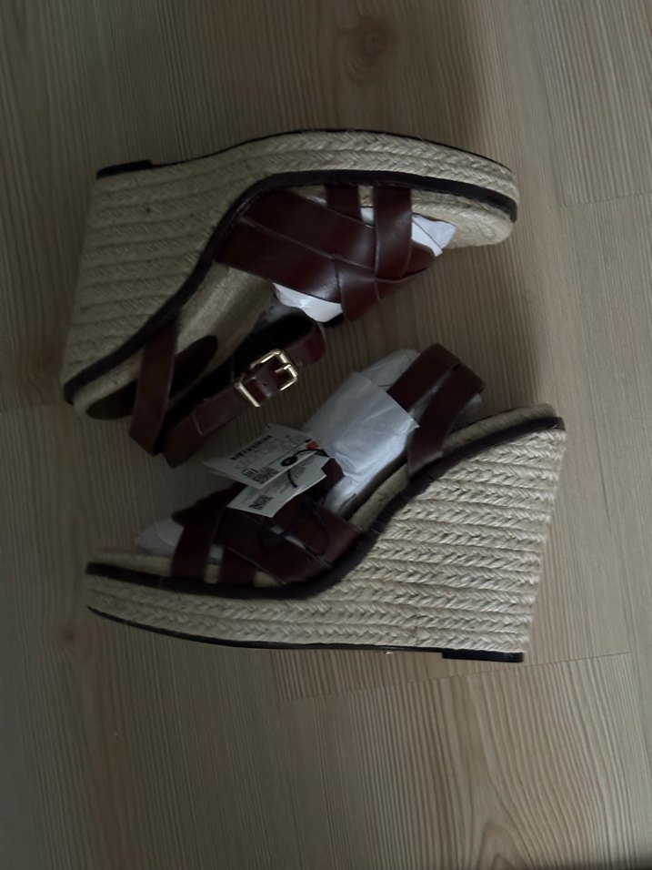 Kahverengi Deri Tokalı Dolgu Topuklu Kadın Ayakkabı - Görsel 4