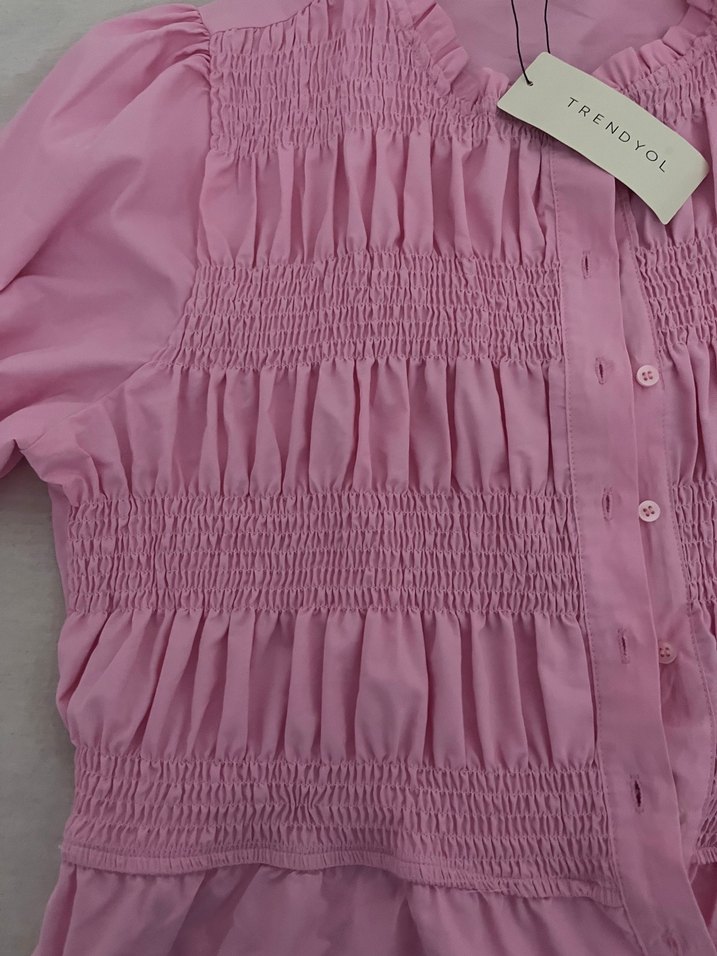 Pembe Kısa Kollu Fırfırlı Gipeli Kadın Gömlek - Görsel 3