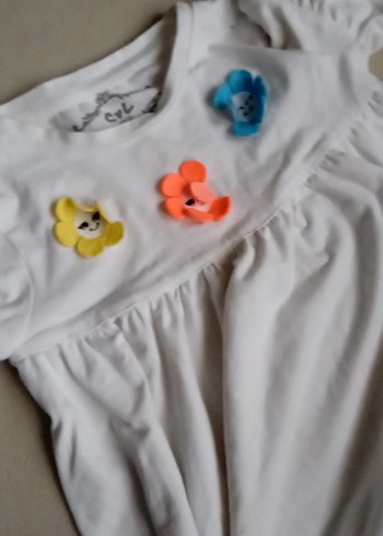 Çiçek Nakışlı Beyaz Kız Elbisesi - Görsel 4