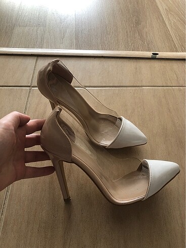 Şeffaf stiletto