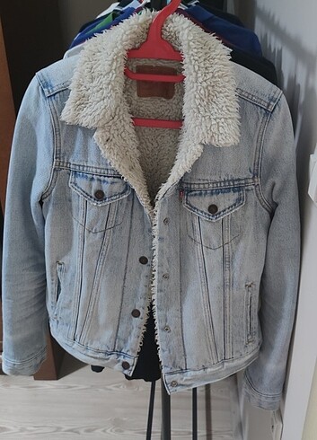 Levis kot mont
