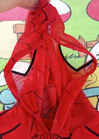 Kırmızı Örümcek Adam Baskılı Kapüşonlu Tişört - Görsel 3