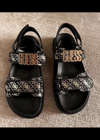 40 Beden Guess Logo Detaylı Kadın Sandalet