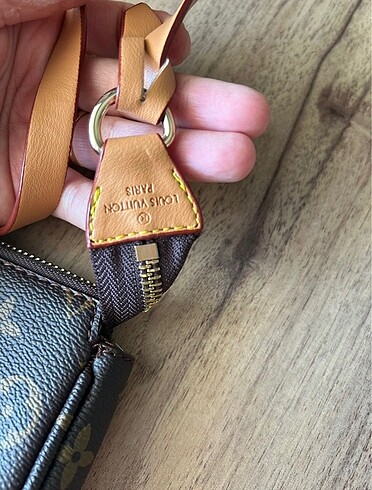 Diğer Lv kol çantası