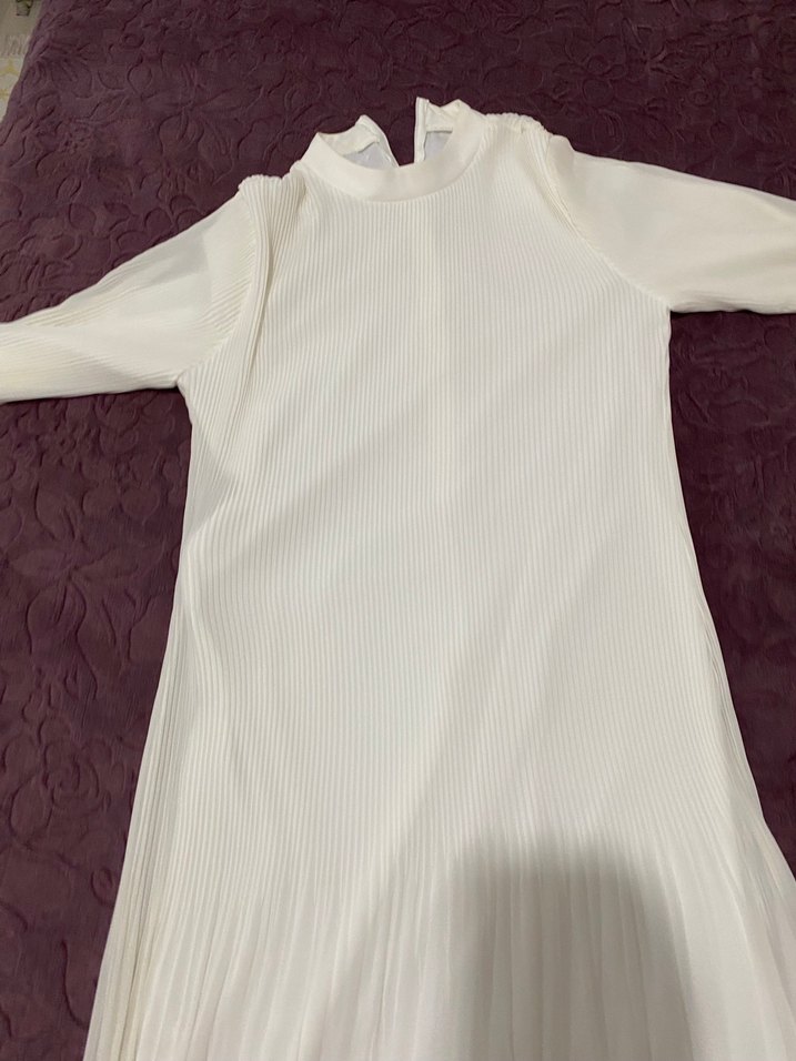 Uzun Kollu Beyaz Piliseli Uzun Elbise - Görsel 2