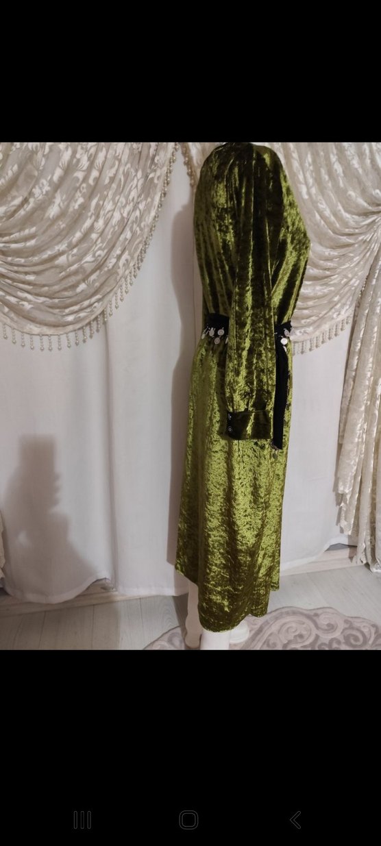 Suet : Uzun Parlak Yeşil Kadın Elbise - Görsel 3