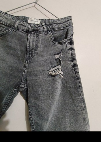 Pull &Bear Gri Bağcıklı Yırtık Denim Şort - Görsel 3