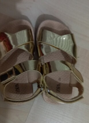 23 Beden altın Renk ORJİNAL :Zara 23 Nu Altın renkli sandalet
