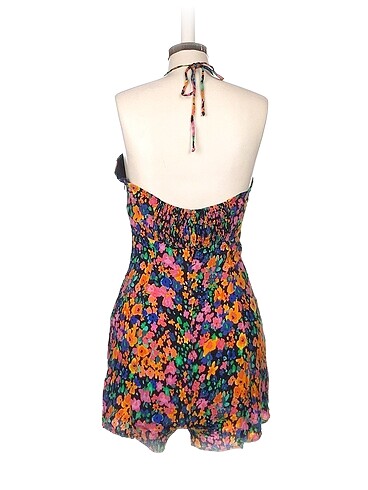m Beden Bershka Kısa Tulum %70 İndirimli.