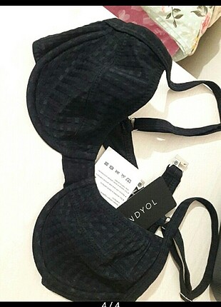 Siyah bikini üst