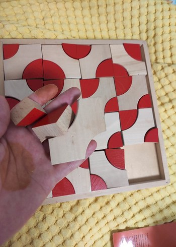 Diğer Kırmızı Desenli Ahşap Puzzle Seti