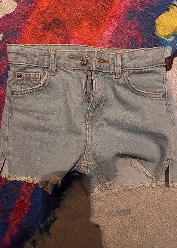 Gri Yırtık Paçalı Düğmeli Mini Denim Şort - Görsel 2