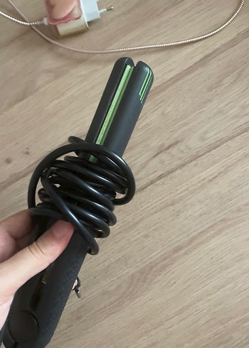 Koyu Yeşil Saç Düzleştirici