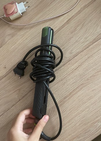 Beden Renk Koyu Yeşil Saç Düzleştirici