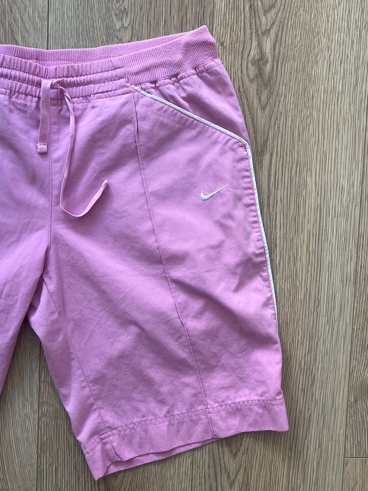 Nike Pembe Mini Rahat Kesim Şort - Görsel 3