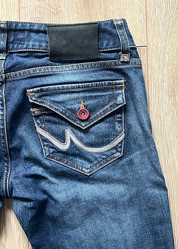 Düşük bel cepleri düğmeli jean - Görsel 4