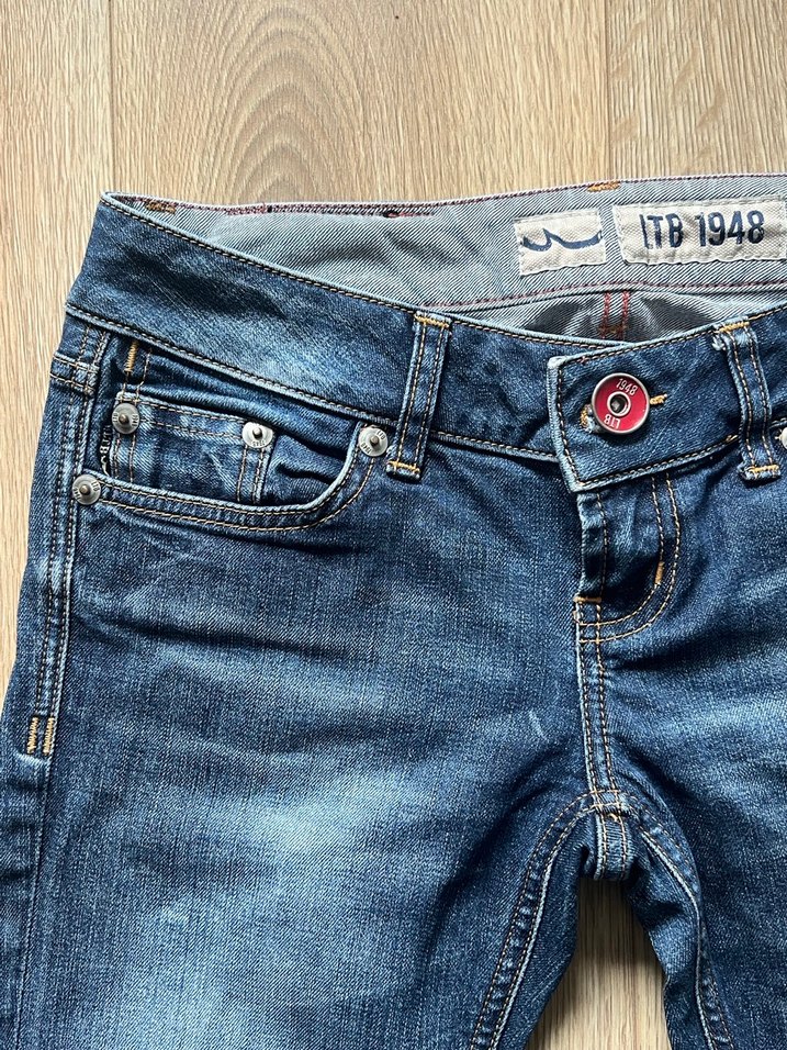 Düşük bel cepleri düğmeli jean - Görsel 5