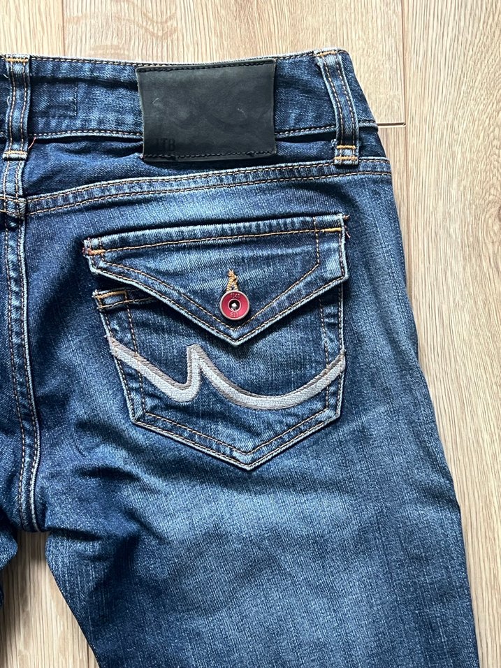 Düşük bel cepleri düğmeli jean - Görsel 4