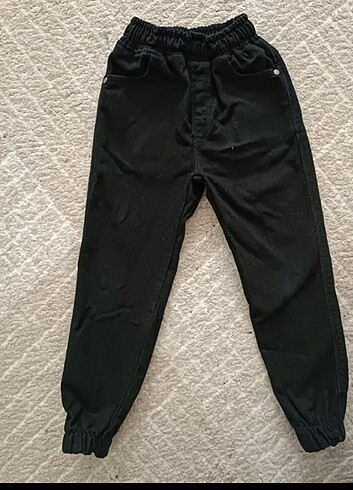 Yepyeni siyah pantolon