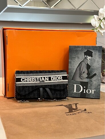 Dior çanta orjinal kutusu ile gonderilecektir