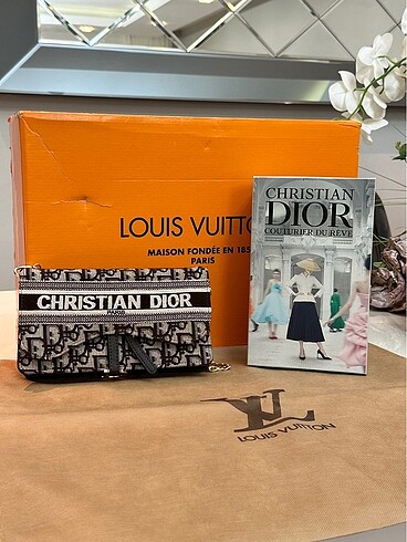 Dior çanta kutusu ile birlikte gönderim sağlıyoruz