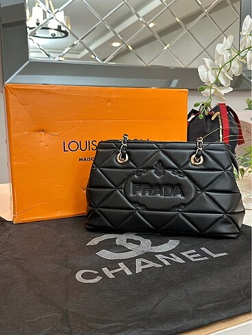 Prada siyah çanta