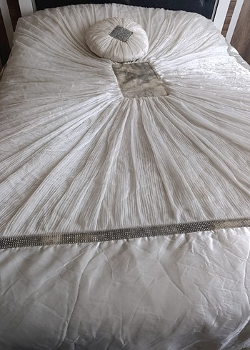 İşlemeli Parlak Beyaz Yatak Örtüsü - Görsel 5