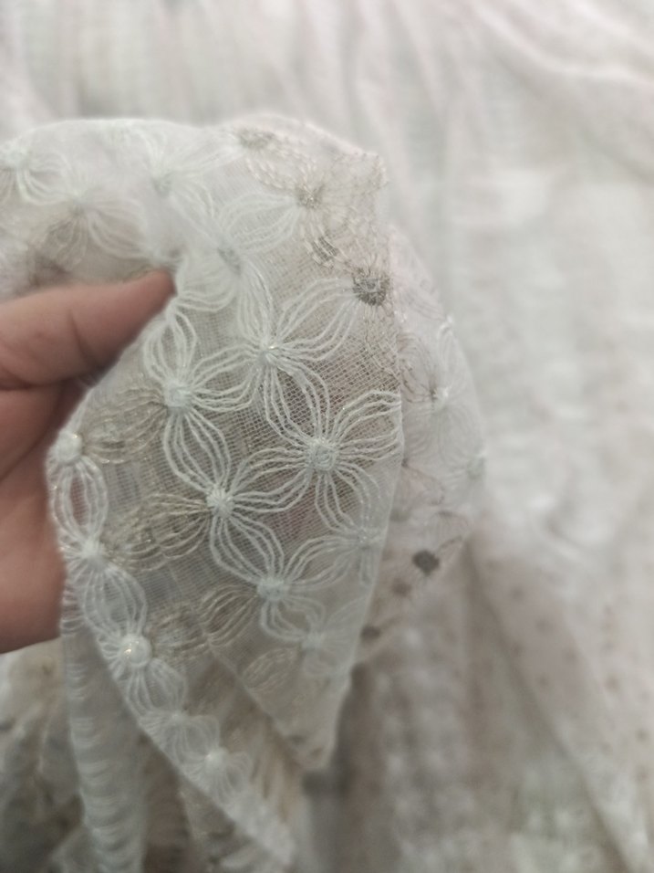 Gri İşlemeli Beyaz Perde - Görsel 4