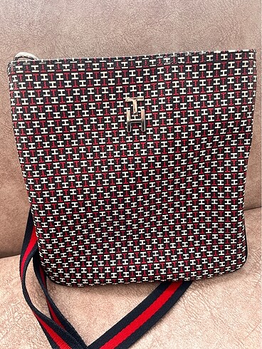 Tommy Hilfiger çanta