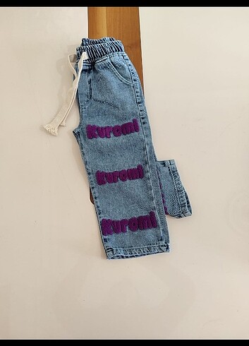 Diğer Kuromi nakışlı beli lastikli kot pantolon