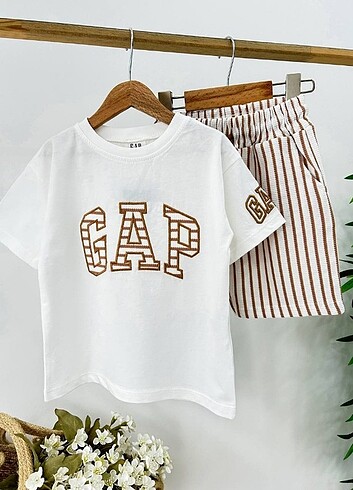 GAP yazılı şortlu erkek çocuk takımı