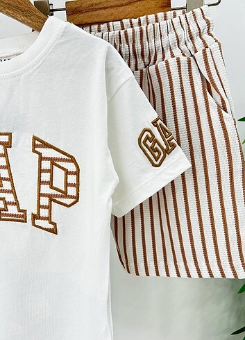Gap GAP yazılı şortlu erkek çocuk takımı