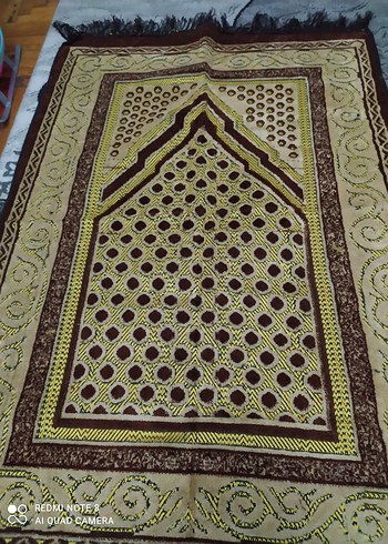 çeşitli renk ve desenlerde seccadeler - Görsel 3