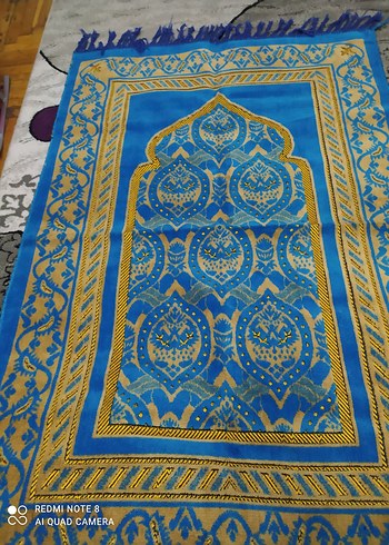 çeşitli renk ve desenlerde seccadeler - Görsel 4