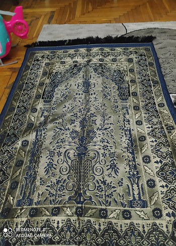 çeşitli renk ve desenlerde seccadeler - Görsel 8