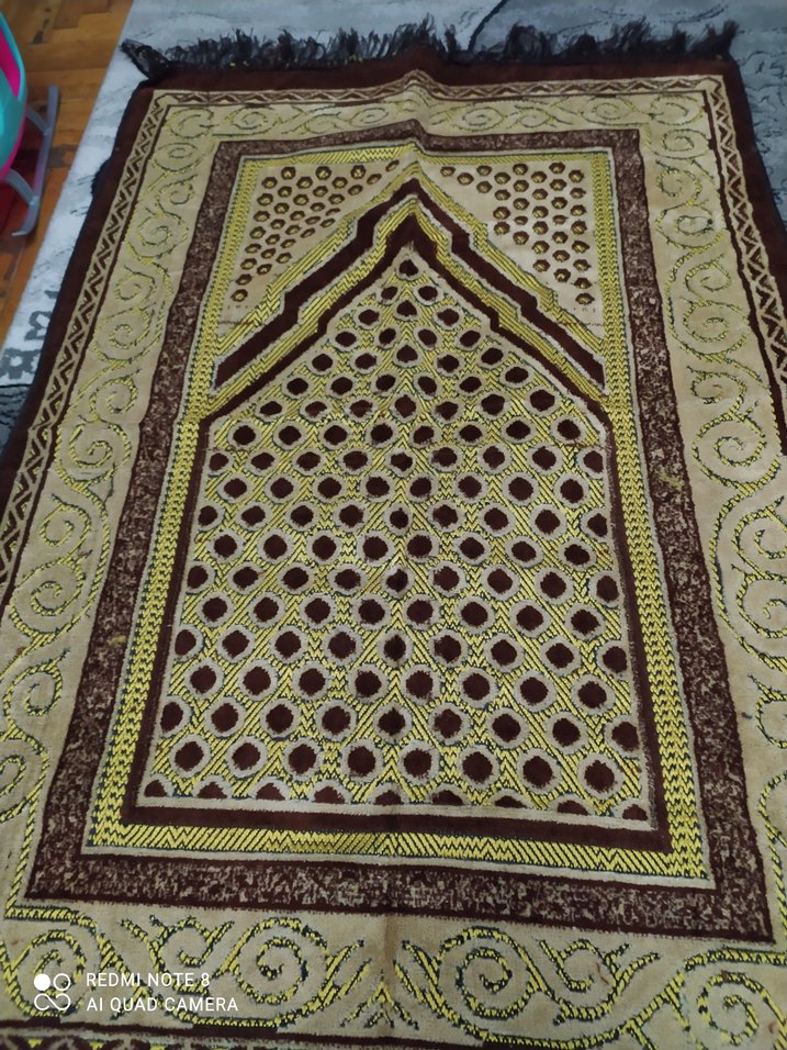 çeşitli renk ve desenlerde seccadeler - Görsel 3